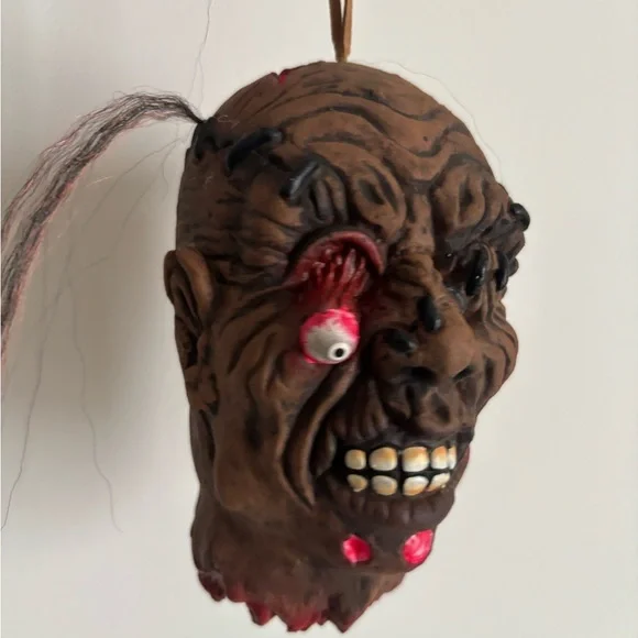 Spirit Halloween shrunken head hangging decoration - Picture 16 of 16